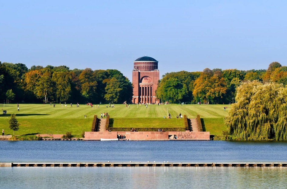Городской парк с планетарием