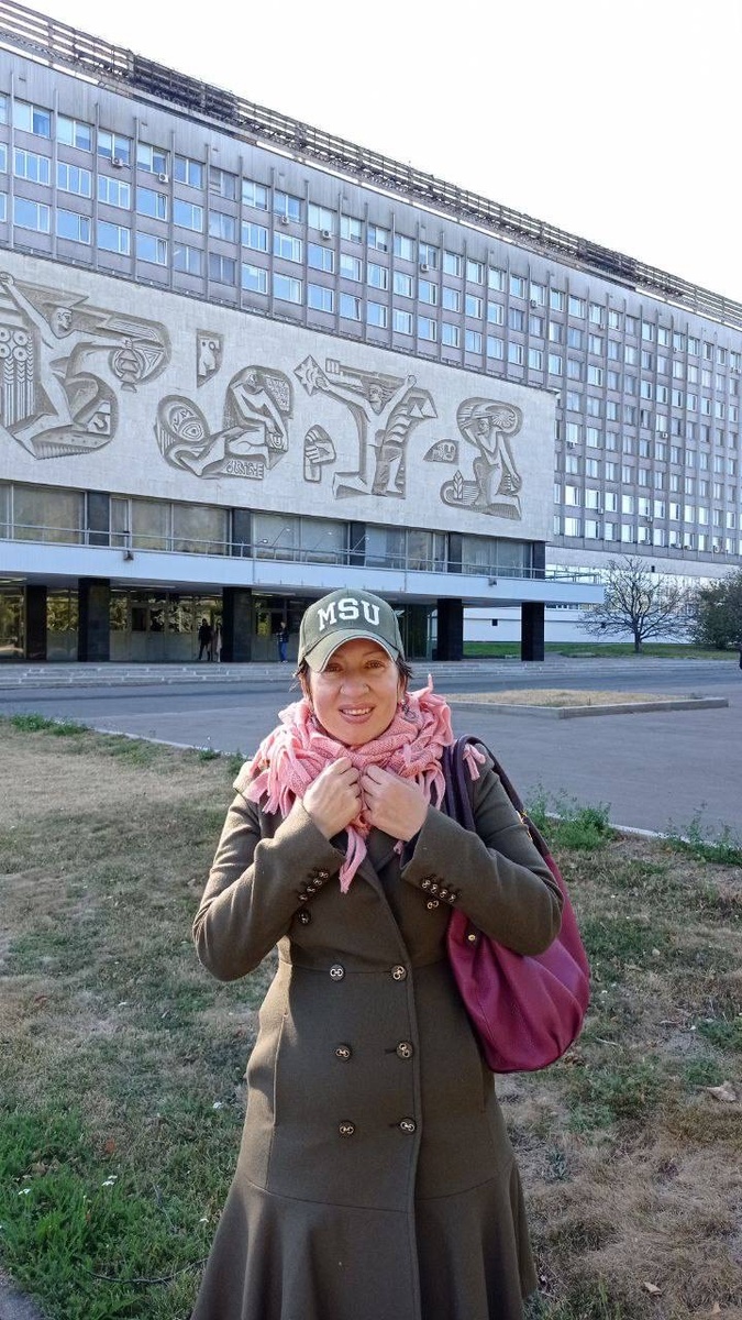 Это 1-й гуманитарный корпус, называемый в народе сокращенно «первый гум», в котором мы учились. 