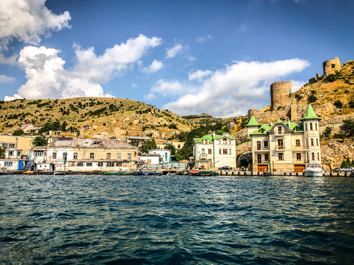 Вид на бухту с воды. Фото автора Светличный Е.