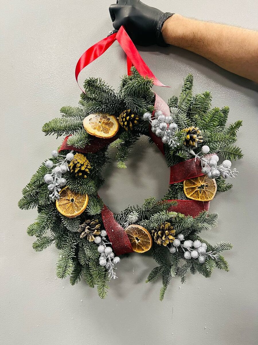 Готовый новогодний венок