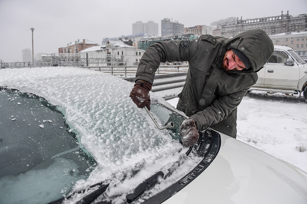    Перепад температур может превратить микротрещину в серьезную проблему. / Юрий Смитюк/ТАСС