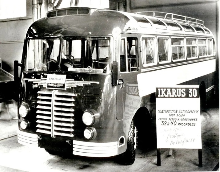 Автобус Икарус 30 на выставке, организованной венгерской внешнеторговой фирмой «Могюрт» на Женевском автосалоне, 1953 год