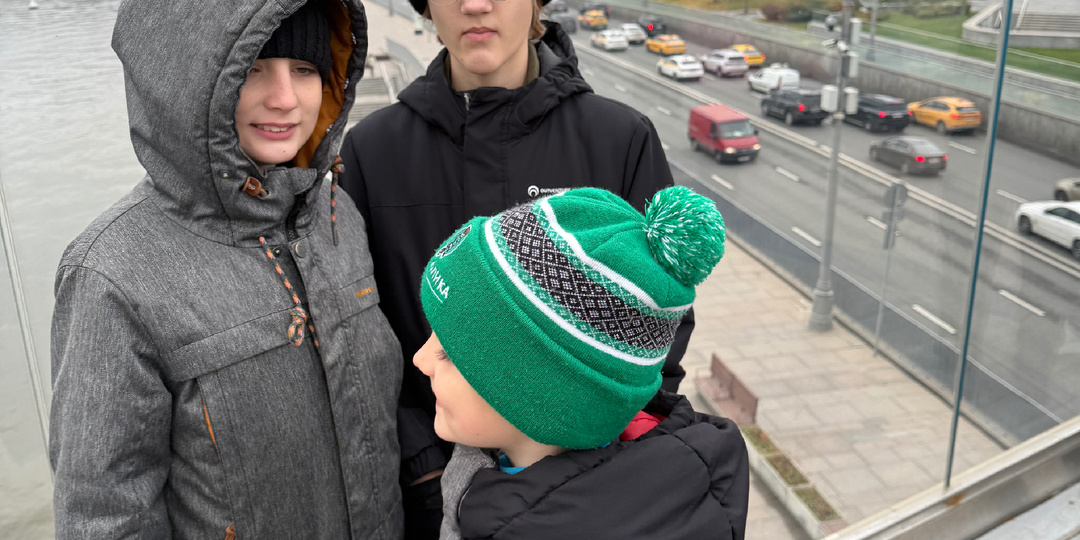 Спокойно попросила — ноль реакции. 5 причин, почему ребёнок вас “не слышит”