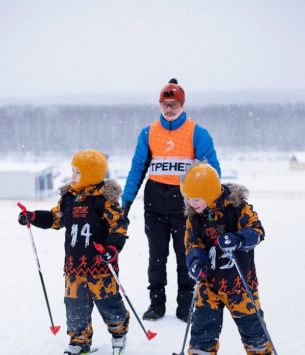 Детские трерировки на лыжах в Корсак спорт клубе в кемпе Малиновка