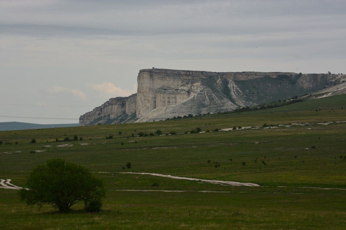 Плоская вершина становилась площадкой для переговоров или показательной казни. Фото: Вадим Е. Рутковский с сайта commons.wikimedia.org