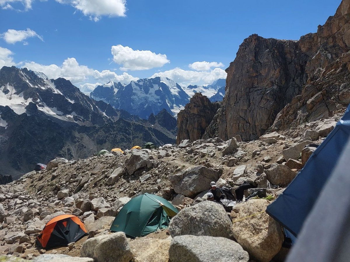 На плече Шогенцукова