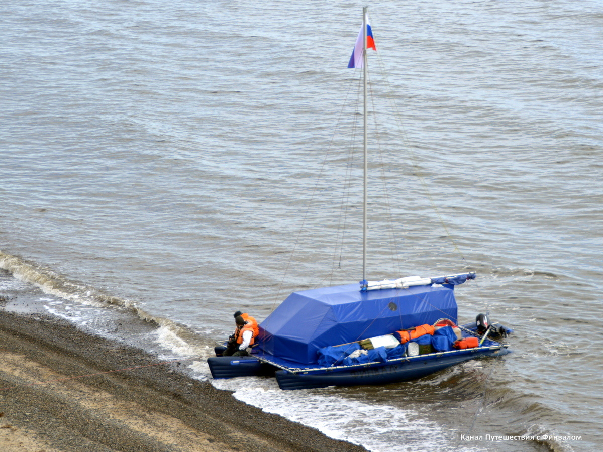 Сегодня судно под присмотром Семёна и Николая
