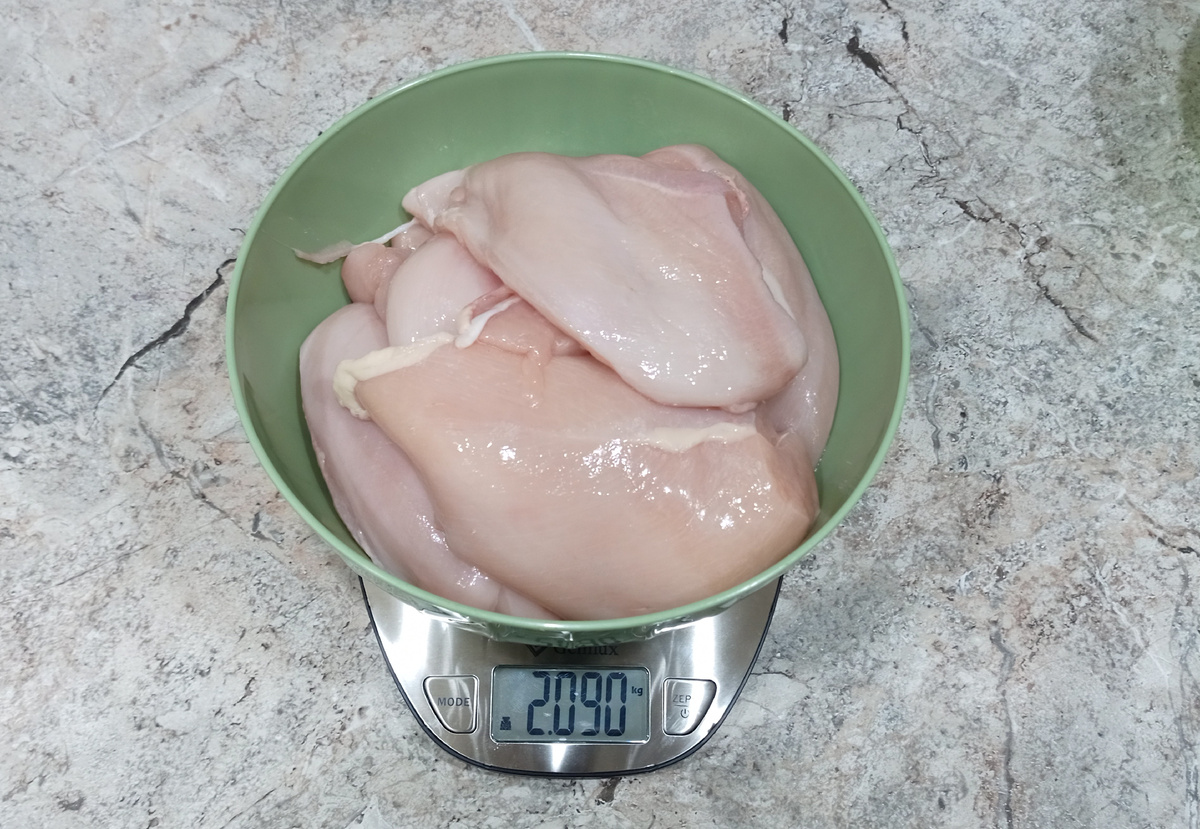 Исходное сырьё - куриное филе.