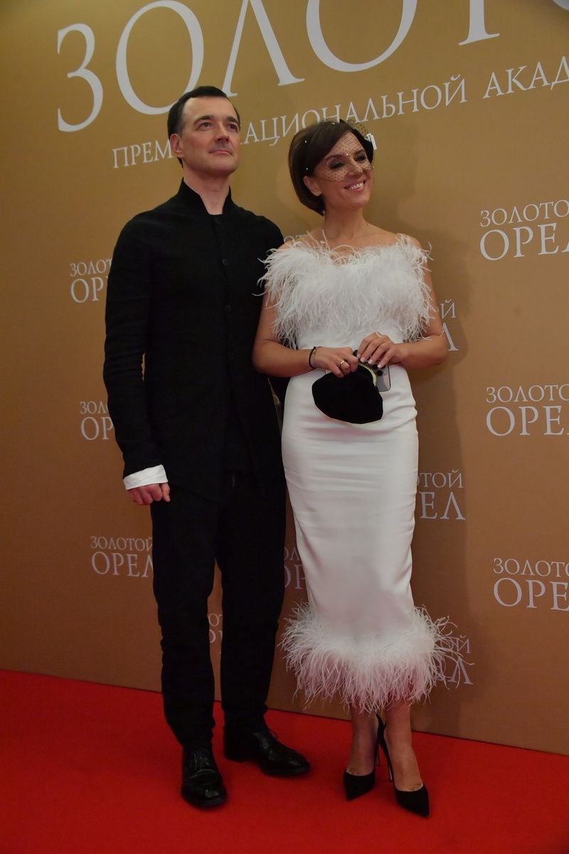    Актер 25 лет женат на Ксении Алферовой Владимир ВЕЛЕНГУРИН