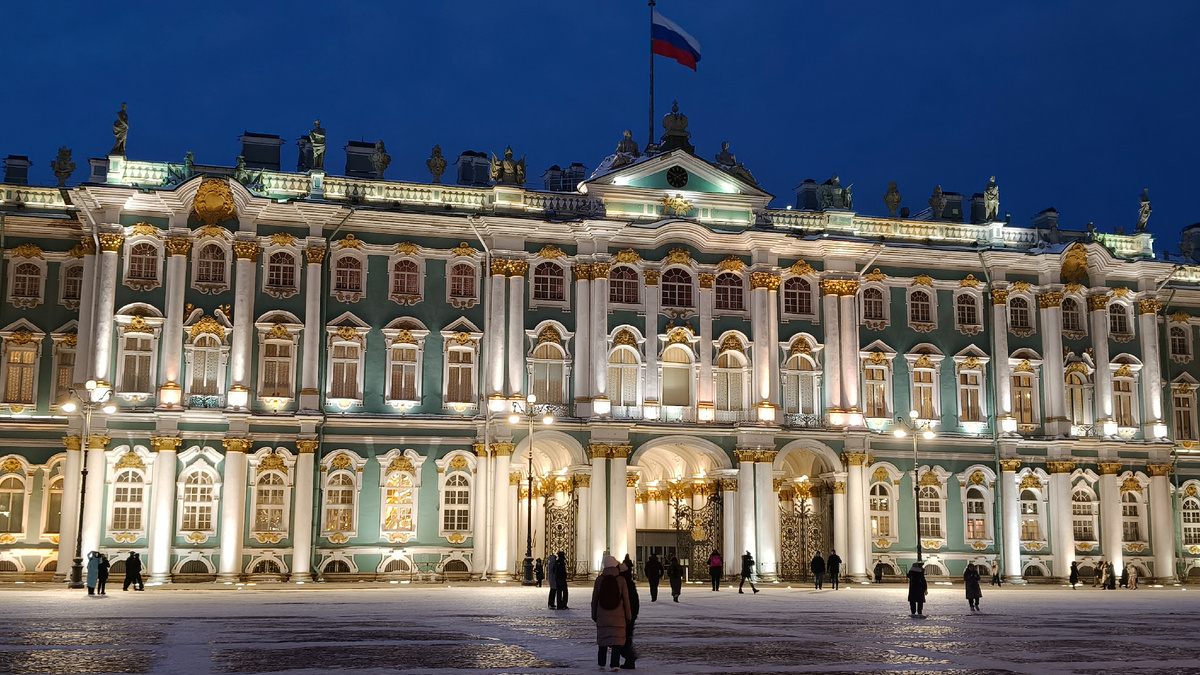 Фото автора. Вход в Эрмитаж с Дворцовой площади
