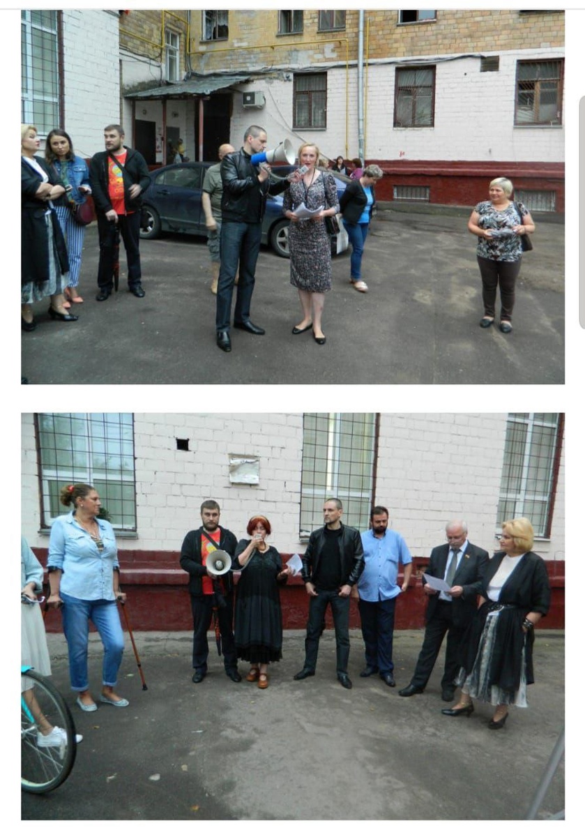 На фото. Сергей Удальцов проводит встречу с жителями Измайловский бараков. (рабочими, у которых чиновники украли честно заработанное жилье). Лето 2017. г.