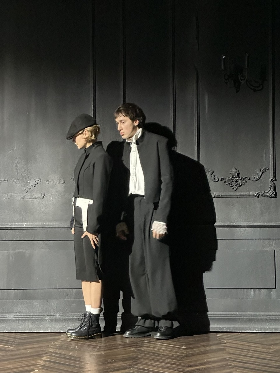 Сцена из спектакля «Обыкновенное чудо». Театральный проект «а39». Фото автора.