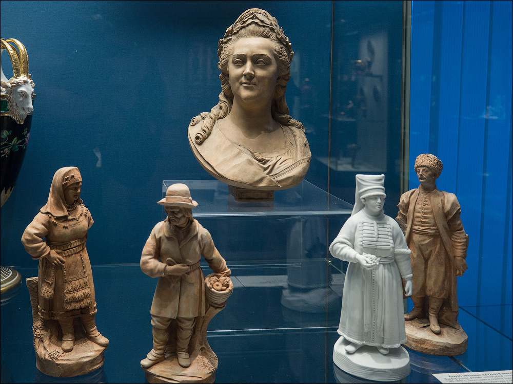 Чухонцы. Казаки. Екатерина II. Терракота. XVIII в.