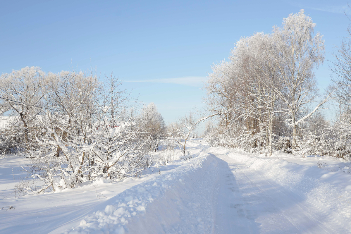 На такой дороге скорее видится тройка с бубенцами, чем какой-нибудь грузовик;)