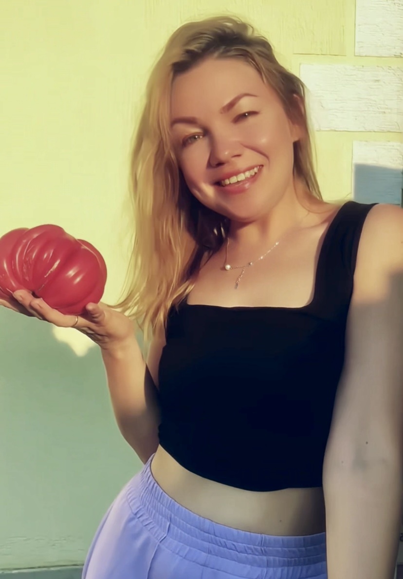 Инжирный малиновый - крупный и эффектный томат