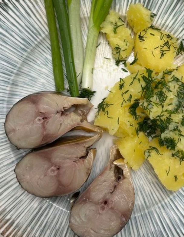 Фото не моё. Телефон был на зарядке(