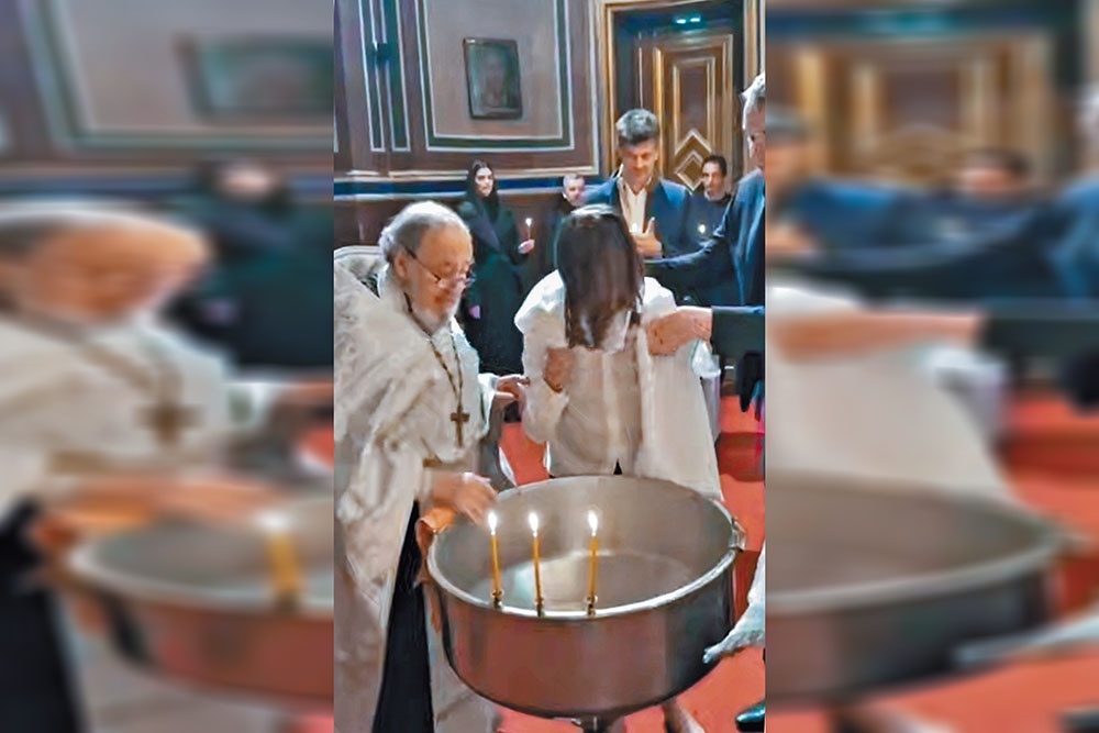    Легенда мировой индустрии моды Карин Ройтфельд приняла православие в соборе Александра Невского в Париже. / Социальные сети