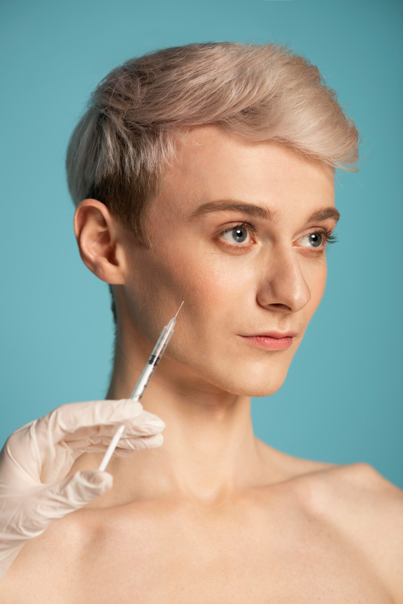 Коллагенотерапия — это не «быстрый укол», а работа на качество кожи и долгосрочное восстановление, где результат формируется постепенно и зависит от правильного протокола.