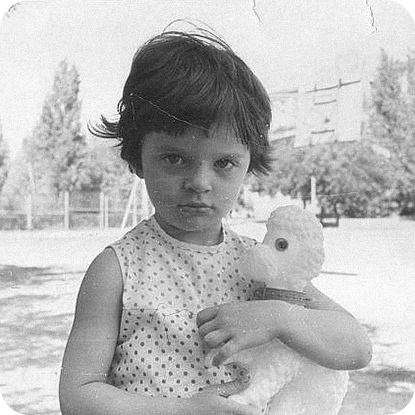 Лена в детстве