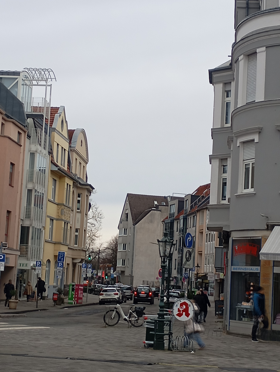 Еще позавчера падал снег