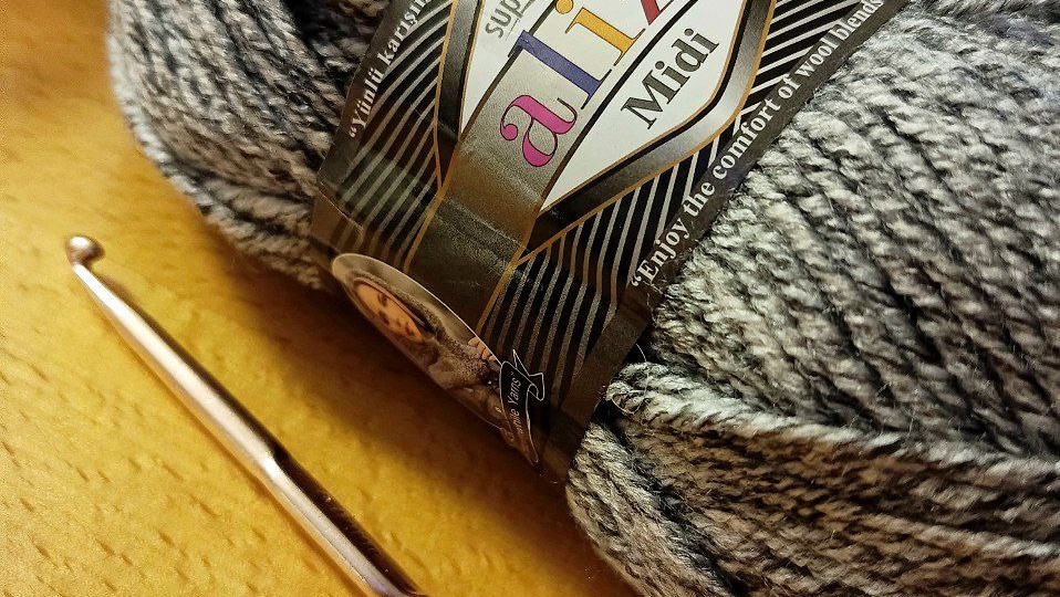 Пока я в гостях у родителей, решила порадовать маму тёплым подарком