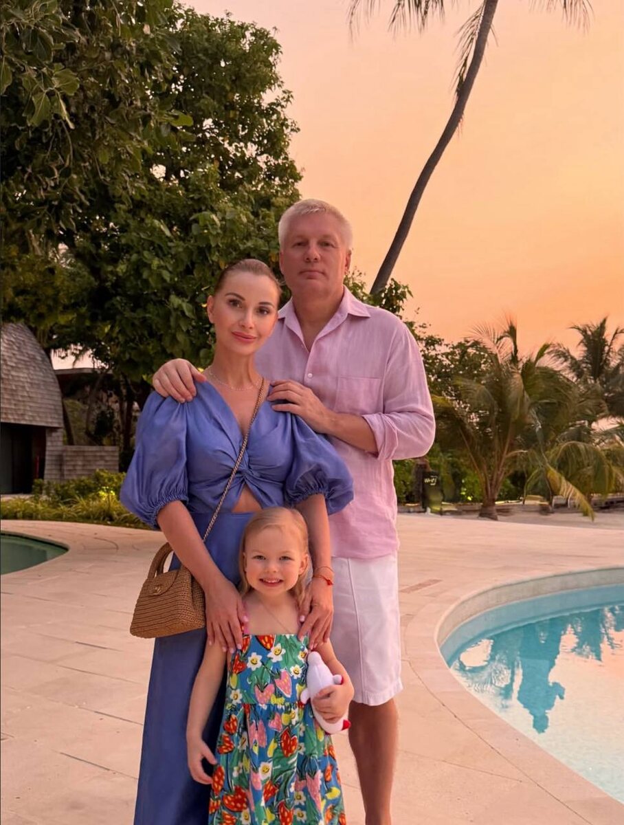 Ольга Орлова с мужем и дочерью. Фото: соцсети