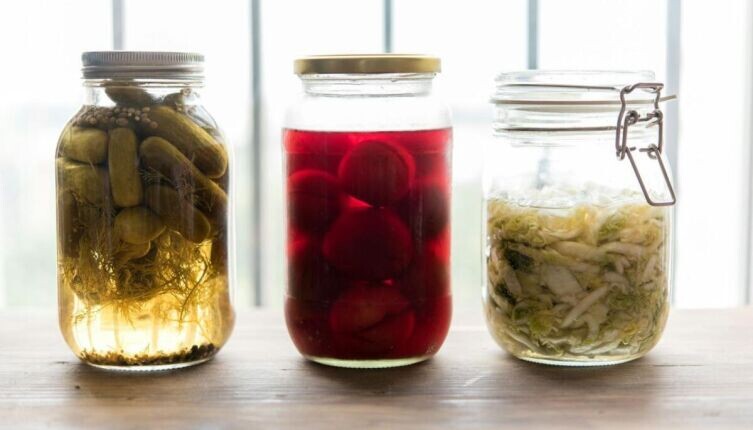    Что вкуснее квашеной капусты? Капуста с огурцами, с маринованными грибами, с пастернаком… Фото: Anshu A on Unsplash