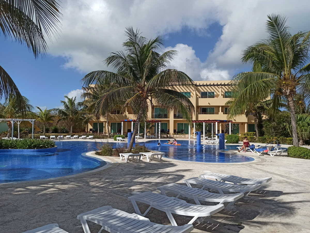 Куба. Здесь и далее в галерии на фото только территории отелей. Все фото здесь и далее - из личной коллекции, если не указано иное.