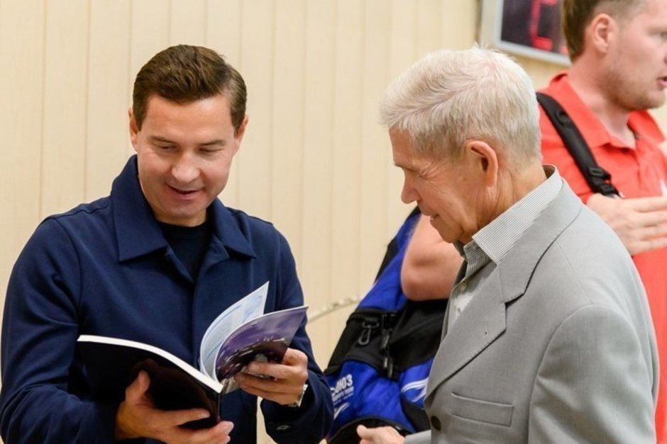    Владимир Леонов и ветеран казанского водного поло Алексей Камешков. предоставлено СК «Синтез»