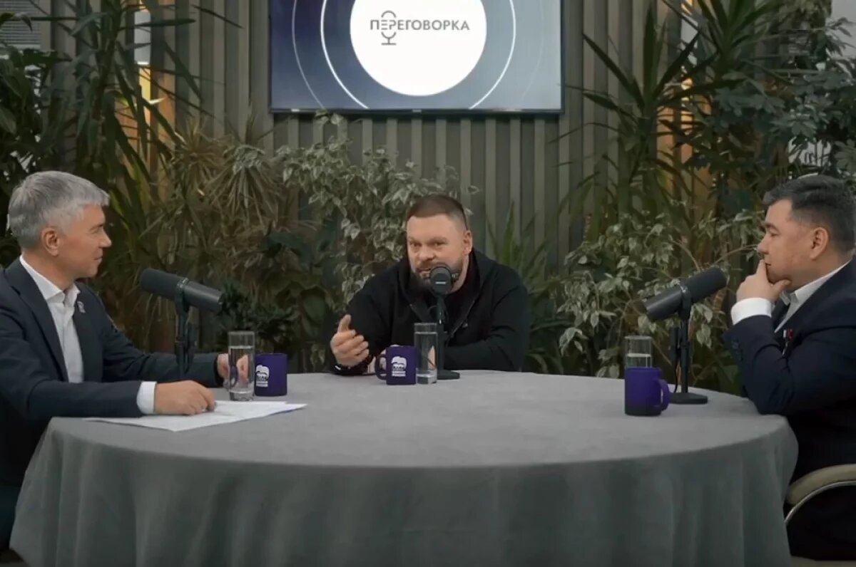    Евгений Ревенко, Евгений Поддубный и Владимир Сайбель на подкасте «пЕРеговорка».