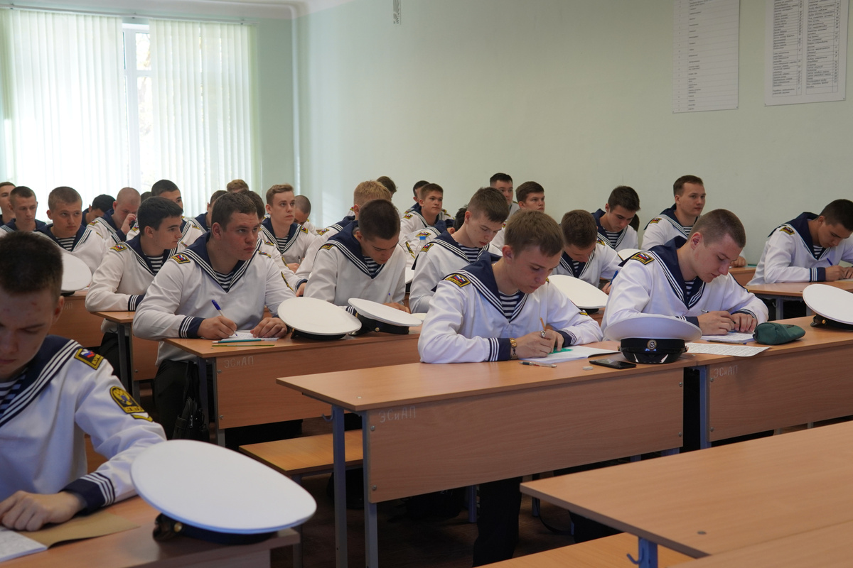 Курсанты КГМТУ на лекции/ Фото: КГМТУ  📷
