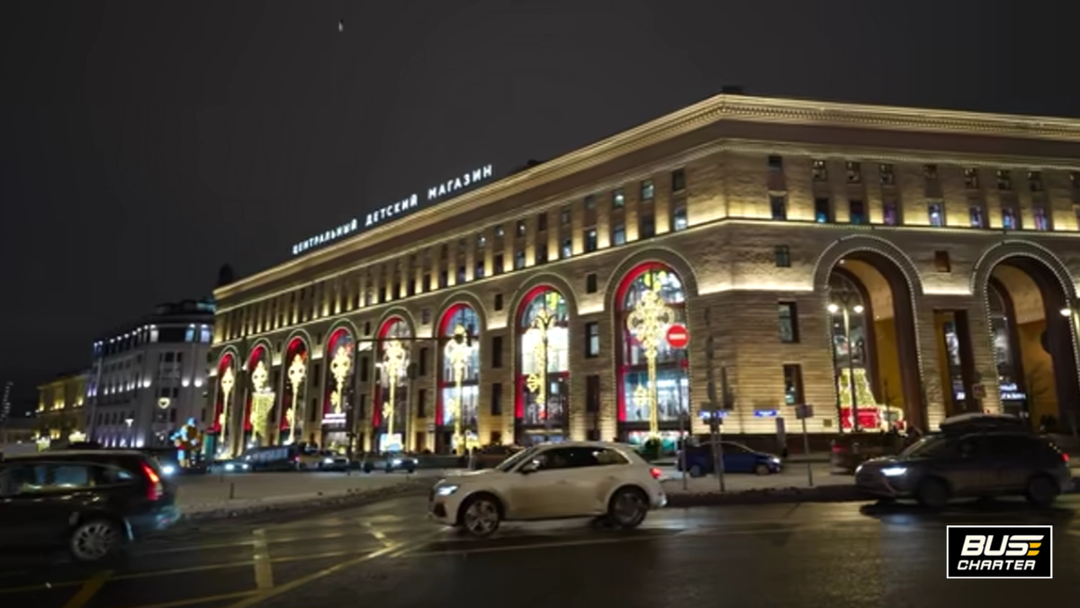 Как недорого съездить в Москву с компанией