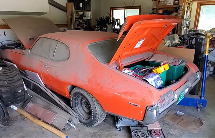 Хобби в гараже./ Фото: hotcarsimages.com