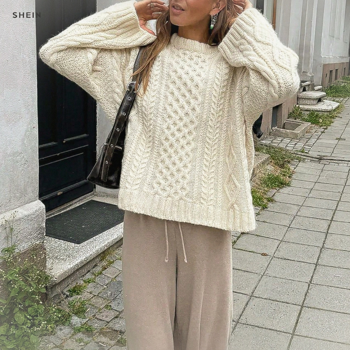 Объемный джемпер с рельефными узорами