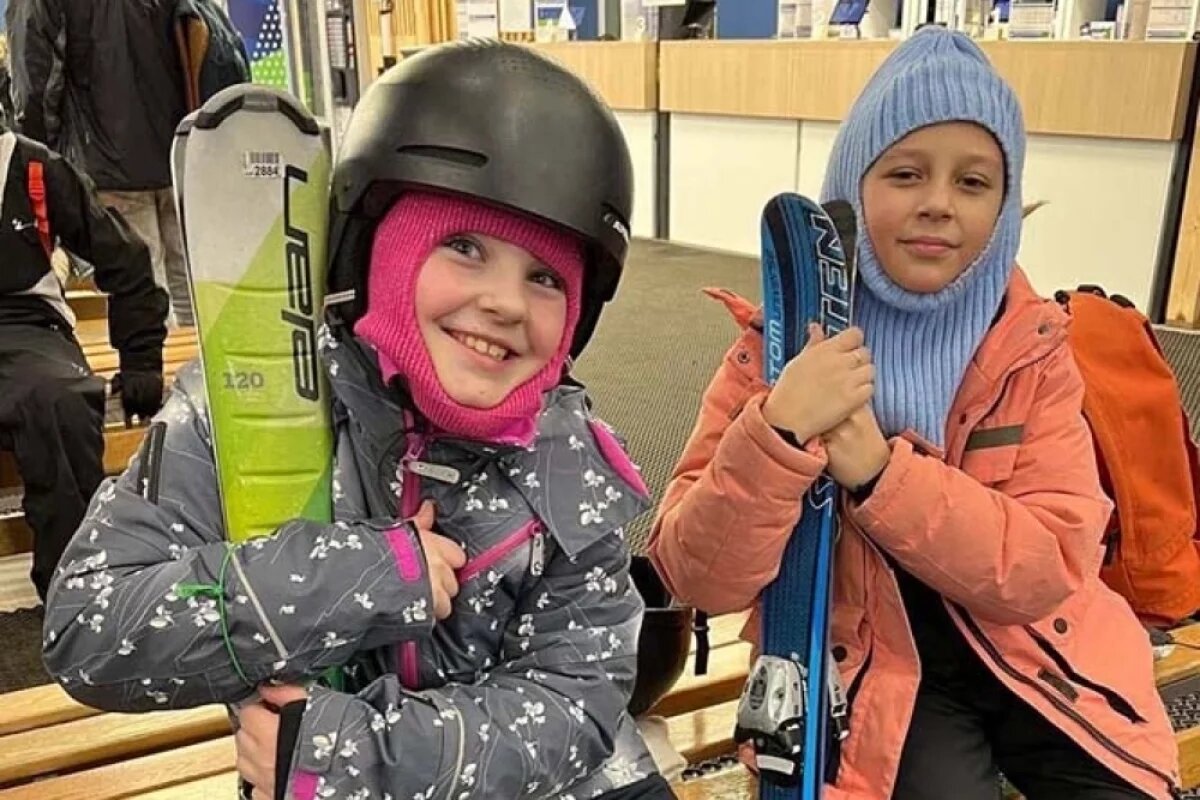    Ксюша (слева) с сестрой Варварой любят активный спорт.