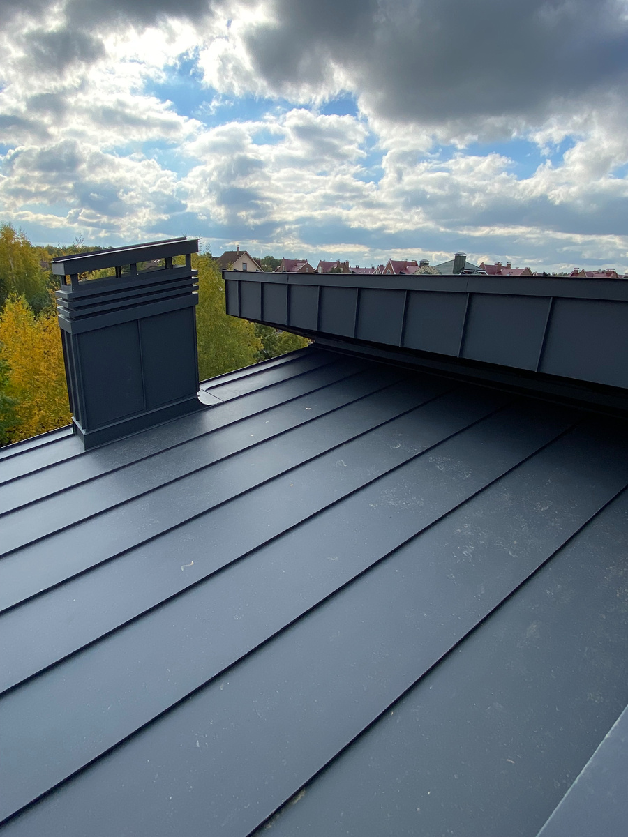 Монтаж фальцевой кровли. Двойной стоячий фальц.