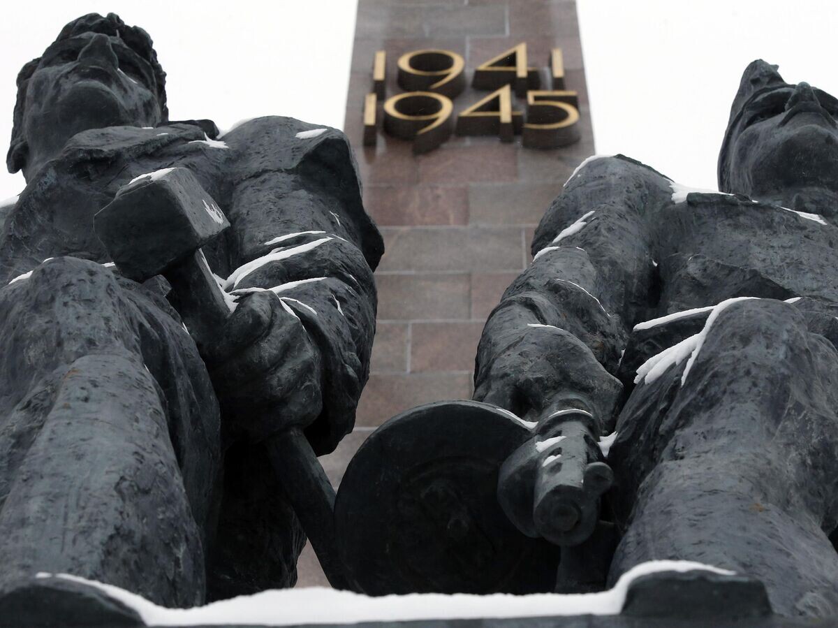    Монумент героическим защитникам Ленинграда | © РИА Новости / Александр Демьянчук