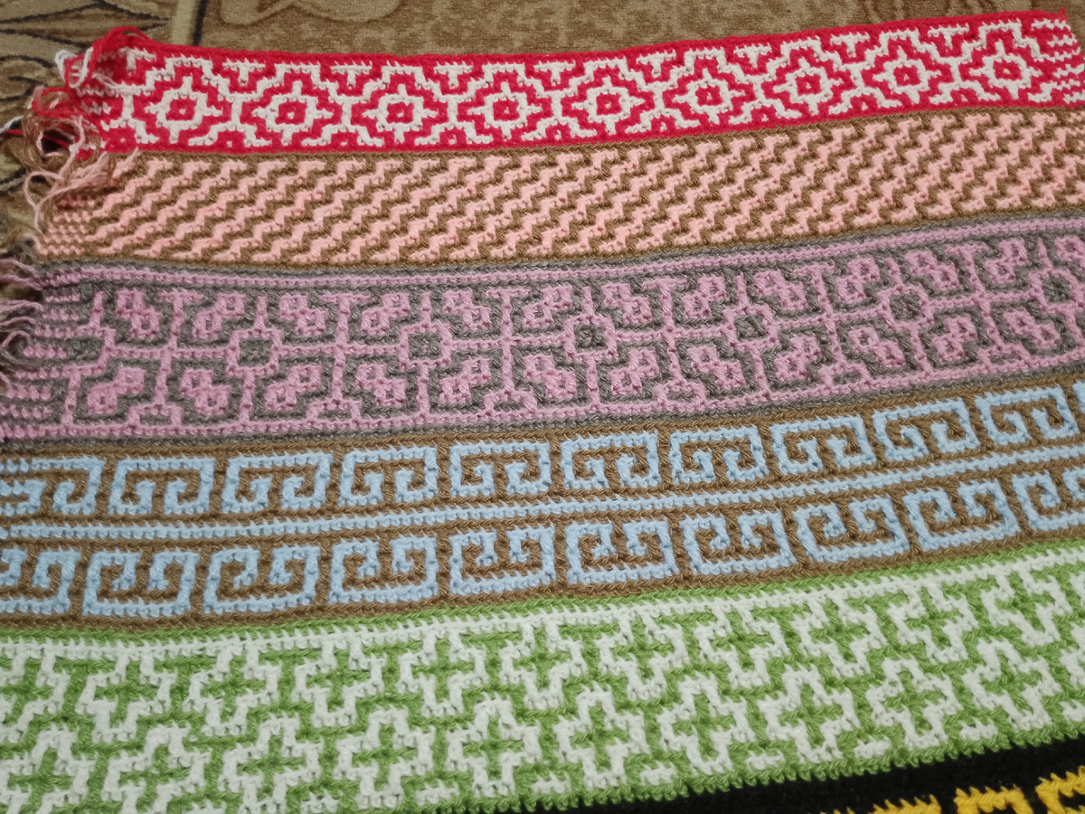 Будущий плед-накидка на диван