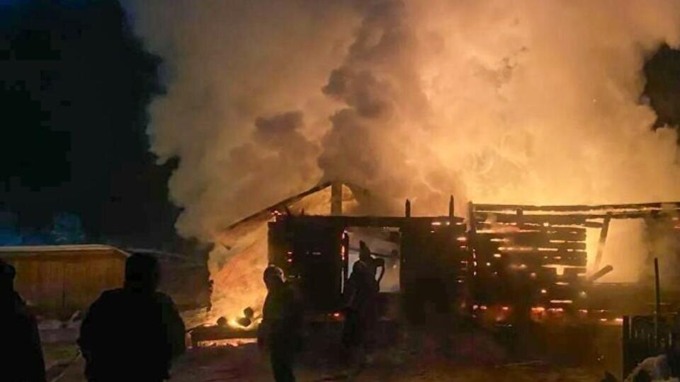     Пять человек погибли при пожаре в доме в Якутии t.me/МЧС Республики Саха (Якутия)