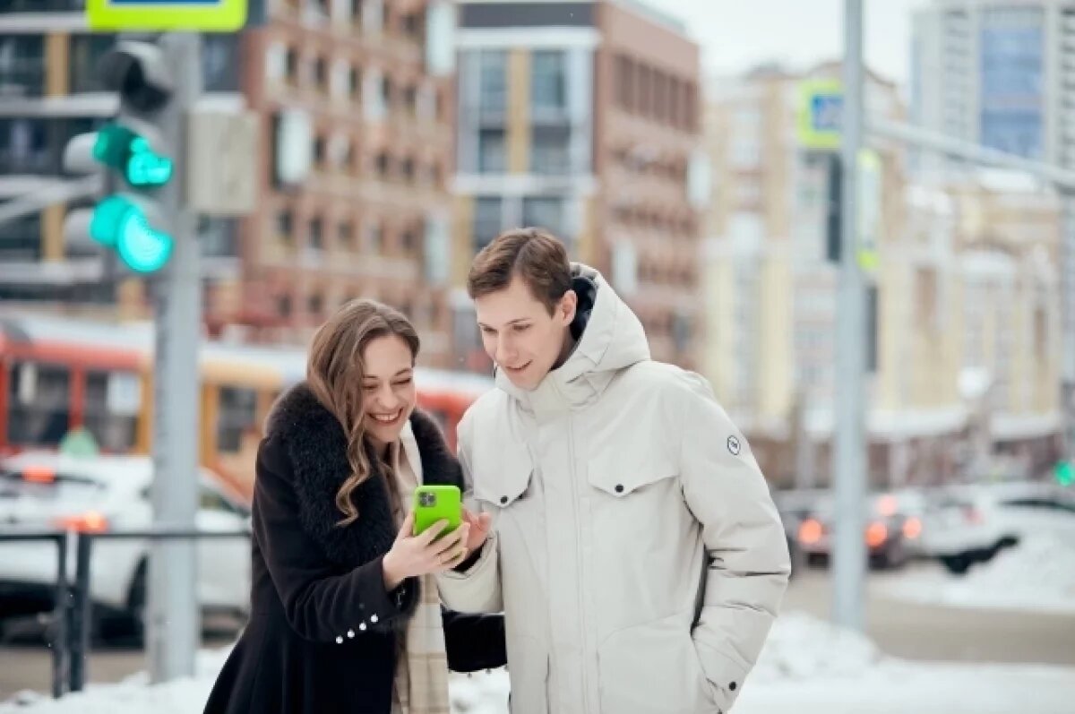    Хабаровские мужчины увеличили трафик на ИИ-агрегаторы