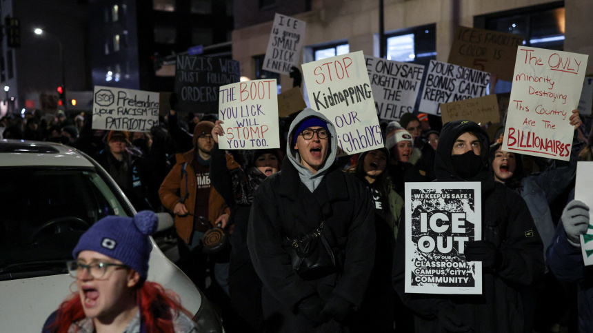    Фото: Reuters/Tyrone Siu; 5-tv.ru