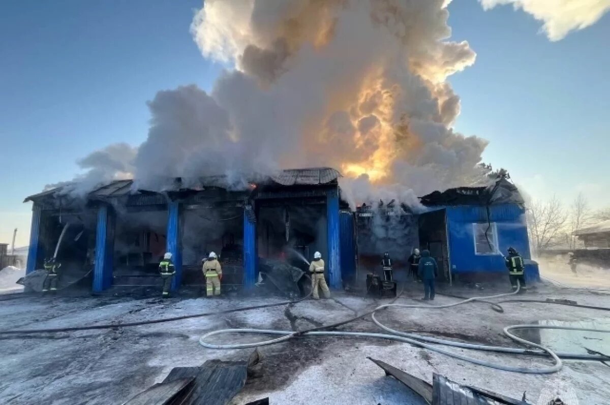    Пять машин сгорели в гаражном боксе в Красноярском крае