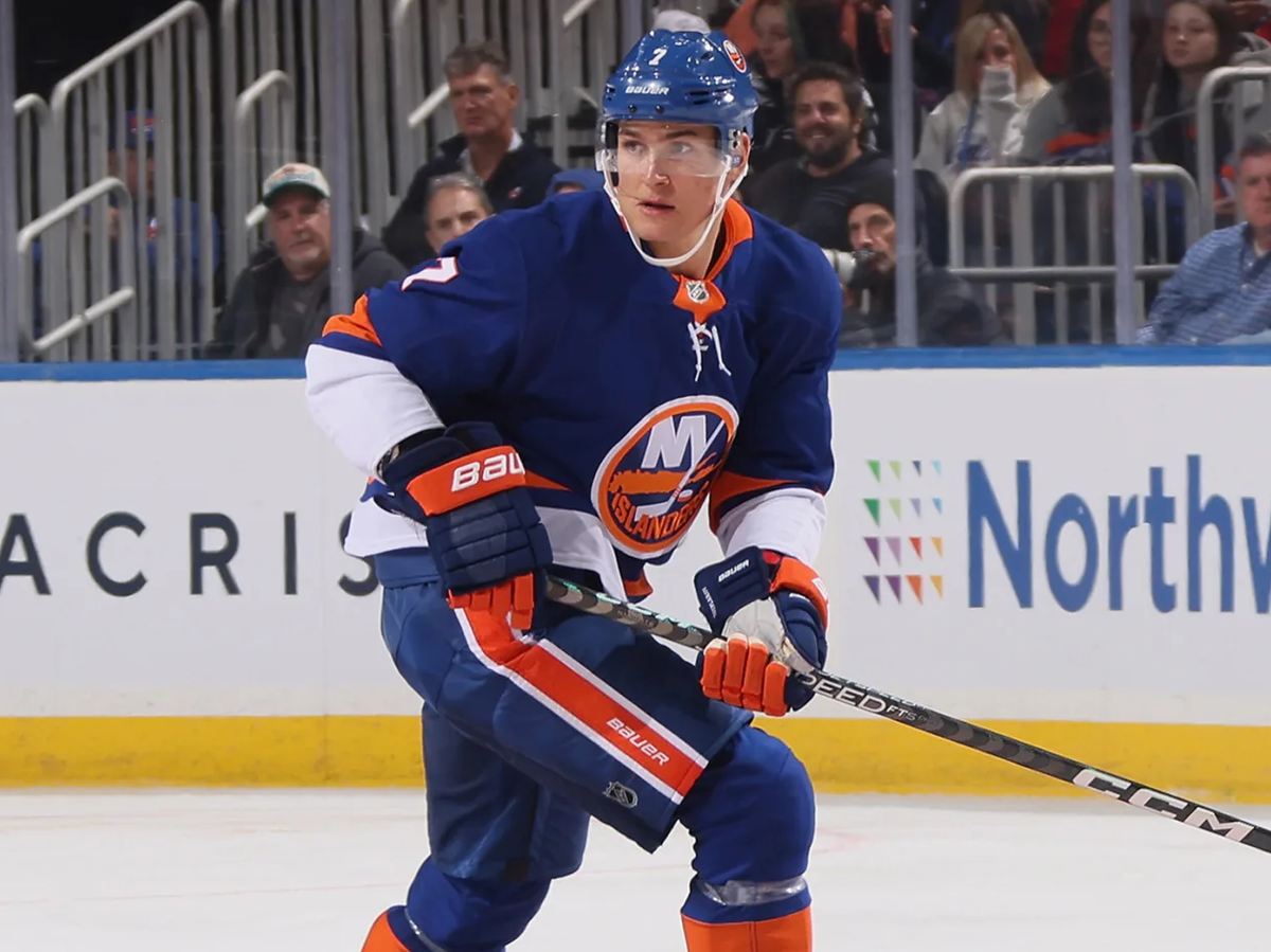    Хоккеист "Нью-Йорк Айлендерс" Максим Цыплаков | © Фото : nhl.com/islanders