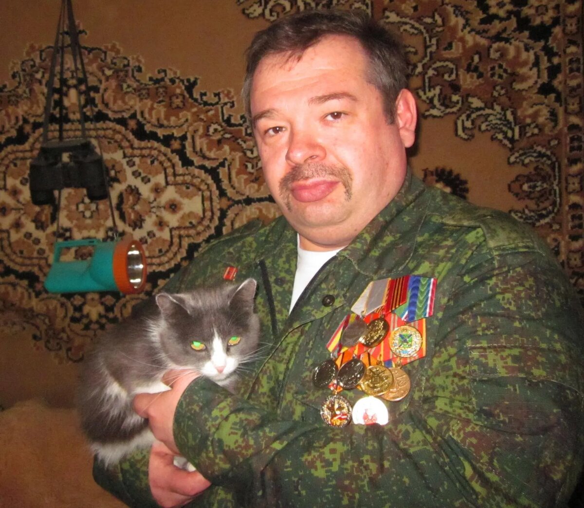 9 мая 2016 года. Андрей Александрович Бакута. Служба закончена с правом ношения военной формы. Фото от отца...