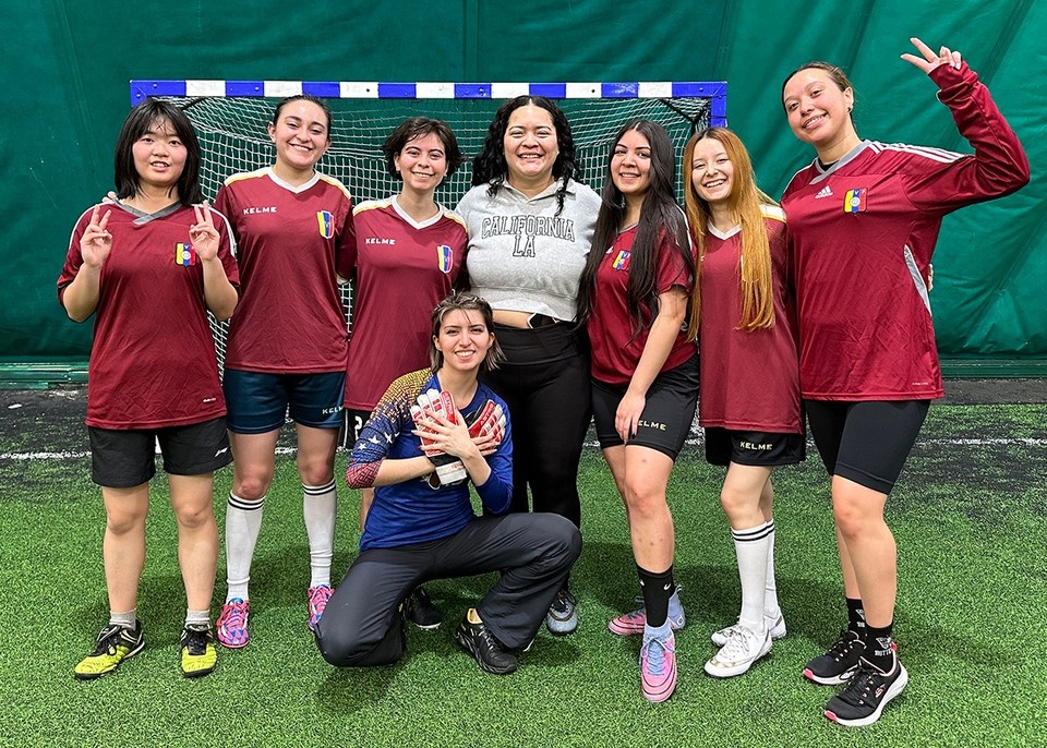    Команда венесуэльских студенток РУДН по мини-футболу «Лас Рейнас» Личный архив