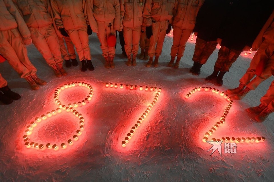    В Екатеринбурге в память о блокаде Ленинграда зажгли 872 свечи Ольга ЮШКОВА