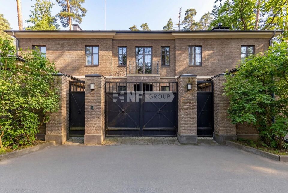    Стивен Сигал продает дом на Рублевке. Источник: NF Group