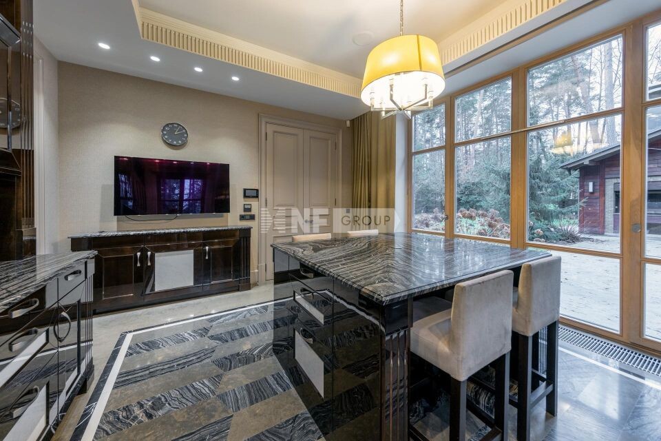    Стивен Сигал продает дом на Рублевке. Источник: NF Group