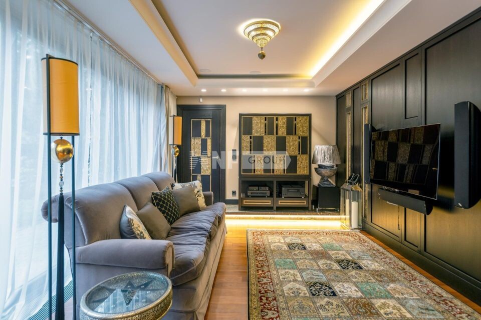    Стивен Сигал продает дом на Рублевке. Источник: NF Group