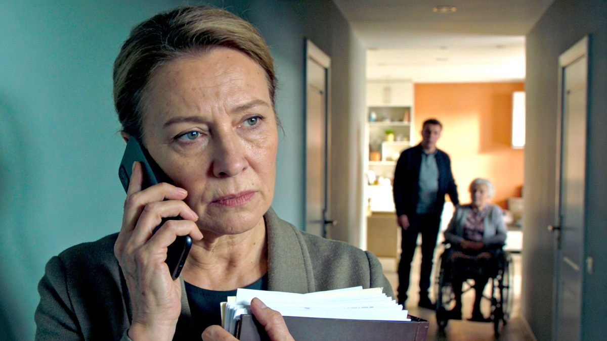 Сын любил маму на расстоянии. Я решила сократить дистанцию до нуля и привезла её к нему